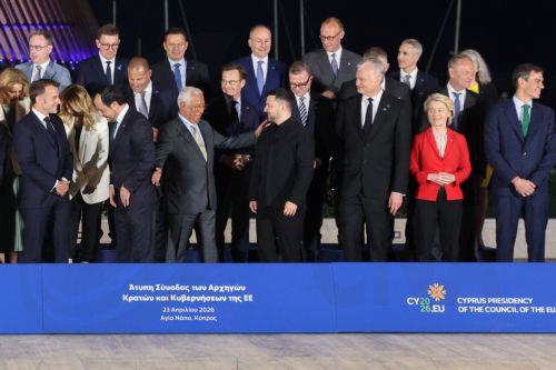 Yunanistan, Almanya ve Fransa, Ukrayna için kredi paketinin serbest bırakılmasını memnuniyetle karşıladı