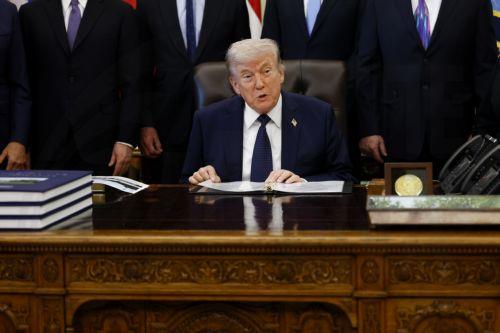 Ο Τραμπ θα έχει σύσκεψη με συνεργάτες του για το Ιράν, λένε αμερικανικά ΜΜΕ