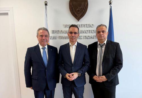Ανησυχία για εκτόξευση τιμών σε τεχνολογικά εξαρτήματα από CITEA που συναντήθηκε με Υφ. Έρευνας