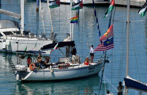 Οι πρώτοι ακτιβιστές του στολίσκου Sumud που αναχαιτίστηκε φτάνουν στο Ισραήλ