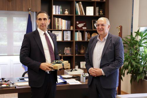 Τη στρατηγική ΕΕ για παράκτιες κοινότητες συζήτησαν ΥΠΕΣ και Επίτροπος Καδής