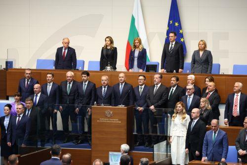 Με 124 βουλευτικές ψήφους ο Ρούμεν Ράντεβ εκλέχθηκε Πρωθυπουργός της Βουλγαρίας