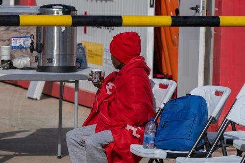 Δεκατέσσερις αγνοούμενοι μετά το ναυάγιο πλεούμενου που μετέφερε μετανάστες