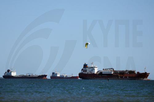 Τρεις αγνοούμενοι Ινδοί ναυτικοί μετά από επίθεση σε δεξαμενόπλοιο ανοικτά του Ομάν