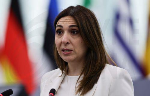 Όλες οι θέσεις θα ληφθούν υπόψη στις διαπραγματεύσεις για το ΠΔΠ, λέει η Ραουνά