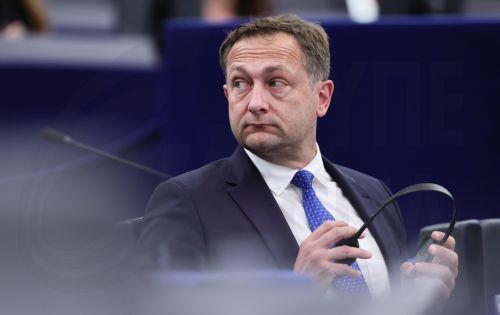 Στήριξη σε Ευρωπαίους αγρότες για λιπάσματα, υπόσχεται η Κομισιόν