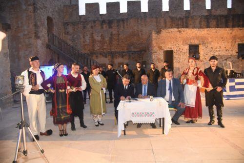 Αδελφοποιήθηκαν οι Δήμοι Αγίας Νάπας και Σφακιών