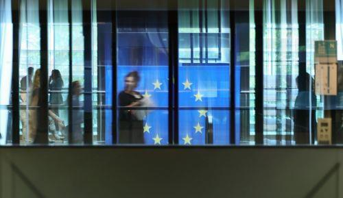 Ευρωβουλευτές ζητούν πλήρη εφαρμογή Συμφώνου για τη Μετανάστευση από κράτη μέλη
