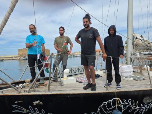 Παραμένει στο λιμανάκι της Κάτω Πάφου το πλοιάριο του Global Sumud Flotilla