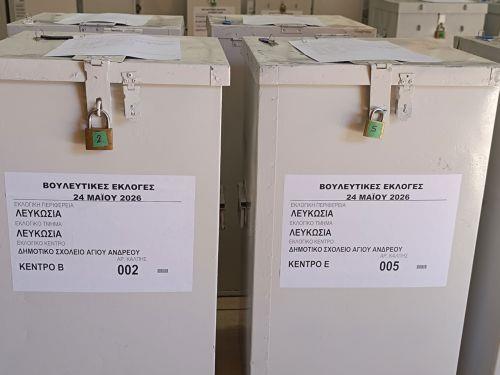 Σε εξέλιξη η παράδοση των καλπών στη Λευκωσία