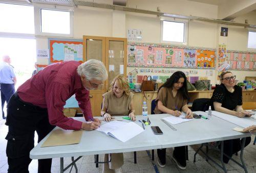 Εκλεισαν στις 12 το μεσημέρι τα εκλογικά κέντρα στην επαρχία Λάρνακας