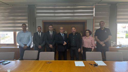 Μνημόνιο Συνεργασίας μεταξύ Δήμου Παραλιμνίου - Δερύνειας και Alexander College