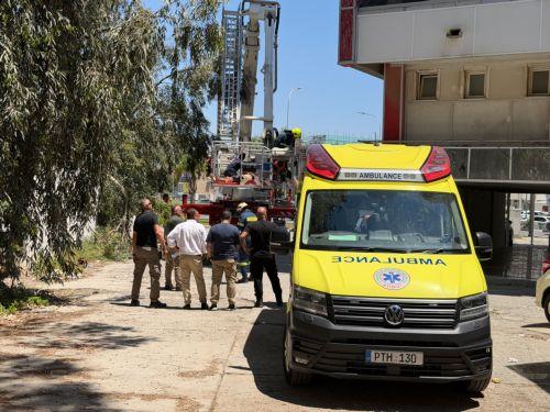 Απεβίωσε ο άνδρας που νοσηλευόταν διασωληνωμένος μετά την πτώση του από πολυκατοικία στη Λάρνακα
