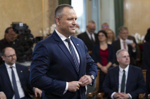 Η Βαρσοβία αφαιρεί από τον Ουκρανό πρόεδρο την ανώτατη διάκριση που του είχε απονείμει