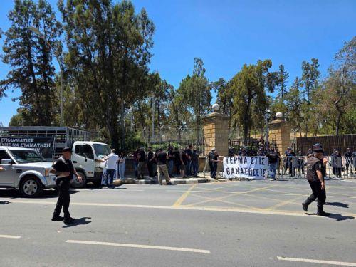 Θα συμμετάσχουν στη σύσκεψη της Τρίτης οι κτηνοτρόφοι, αναμένουν αποφάσεις από ΠτΔ