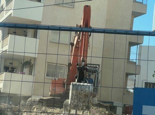 Κατεδαφίστηκε η ετοιμόρροπη οικία στην περιοχή Χρυσοπολίτισσας στη Λάρνακα