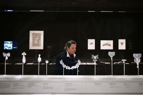 Διαμαντένιο κολιέ αξίας εκατομμυρίων κλάπηκε από μουσείο της Βιέννης