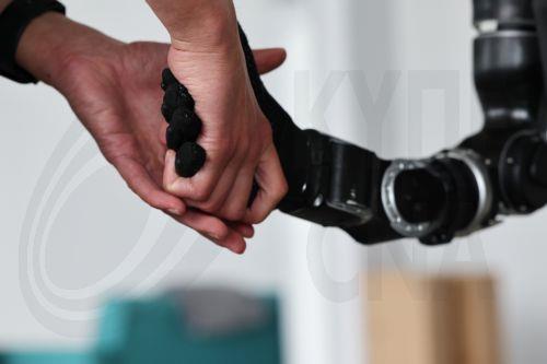 Οι πολίτες αναγνωρίζουν οφέλη ΤΝ αλλά ανησυχούν για αρνητικές επιπτώσεις, λέει έρευνα