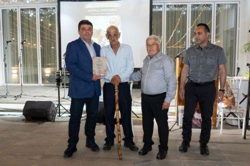 Τιμήθηκε στο Αυγόρου ο ποιητάρης Αντρέας Χρίστακκος