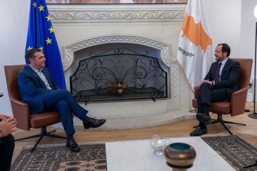 Tsipras jeopolitik krizler döneminde Kıbrıs ve Yunanistan arasındaki koordinasyonun önemine işaret etti