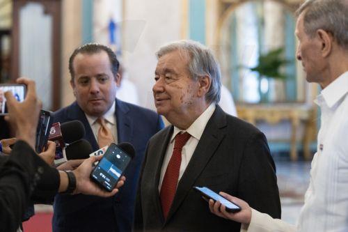 Ο ΓΓ του ΟΗΕ προειδοποιεί ότι η πρόοδος στον αγώνα του AIDS κινδυνεύει εξαιτίας των περικοπών