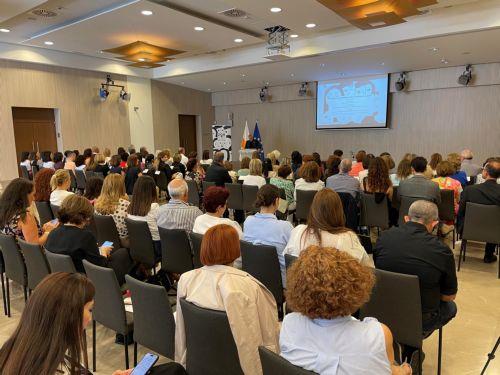 Ανέγερση μνημείου για τις γυναίκες θύματα βίας, είπε η Επίτροπος Ισότητας