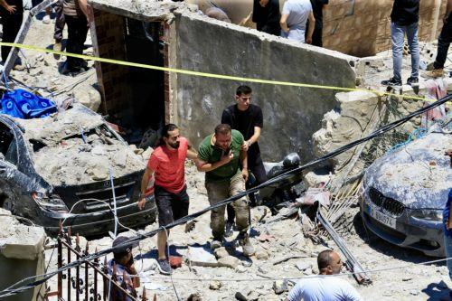 Δημοσιογράφος και εικονολήπτης ανάμεσα στους νεκρούς σε βομβαρδισμούς του Ισραήλ στην Γάζα