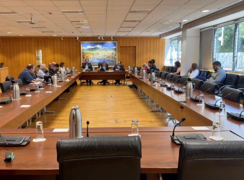Ανέγερση νέων πολυκατοικιών σε προσφυγικούς συνοικισμούς ανακοίνωσε ο ΥΠΕΣ στην Επ. Προσφύγων