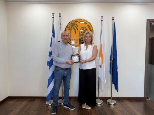 Βιώσιμη ανάπτυξη και έξυπνες πόλεις συζήτησαν οι Δήμαρχοι Χαλκιδέων - Λάρνακας