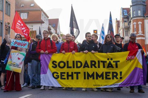 Χιλιάδες διαδηλωτές στη Γερμανία κατά του ακροδεξιού κόμματος AfD