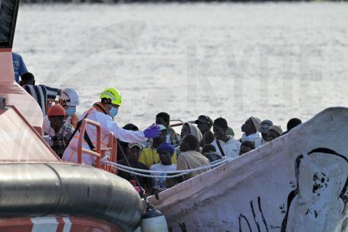 Φόβοι για πέραν των 50 νεκρών σε ανατροπή σκάφους με μετανάστες ανοιχτά της Λιβύης