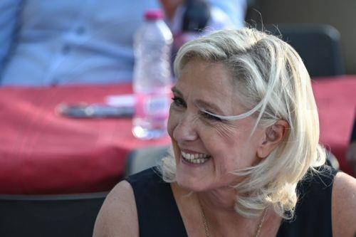 Εν αναμονή της ετυμηγορίας στην υπόθεση της Μαρίν Λεπέν τελεί η Γαλλία
