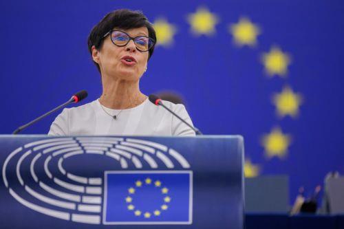 Αναβολή επίσκεψης Επιτρόπου Διεύρυνσης ΕΕ στη Σερβία λόγω «εξύμνησης» του Μλάντιτς