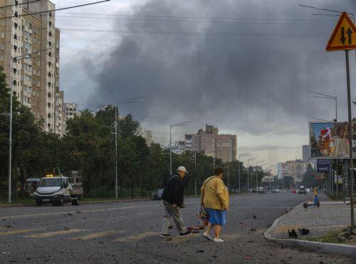 Ένας νεκρός, επτά τραυματίες σε πυραυλικά πλήγματα της Ρωσίας στο Κίεβο