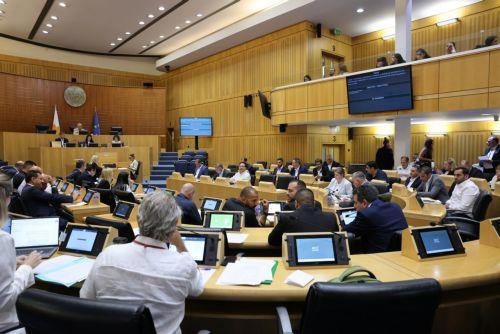 Να επανέλθει το Kυπριακό ως πρόβλημα εισβολής-κατοχής ζήτησε ο Δ. Σούγλης στην Ολομέλεια