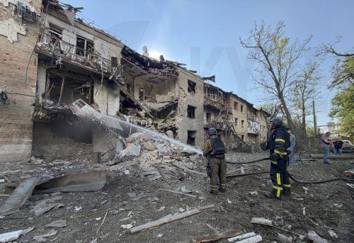 Νέα ρωσικά πλήγματα στην Ουκρανία με 13 νεκρούς, εκρήξεις σε Κίεβο και Χάρκοβο