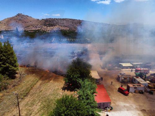 Πάρος: 86 πυροσβέστες στη μάχη με τις φλόγες