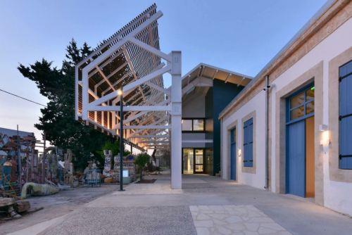Η μνήμη και η σύγχρονη δημιουργία οφείλουν να συνυπάρχουν, λέει η Γ. Ντέτσερ