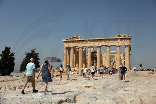 Δίωξη για απόπειρα ανθρωποκτονίας στον δράστη επίθεσης με μαχαίρι κατά Αμερικανών τουριστών στην Ακρόπολη