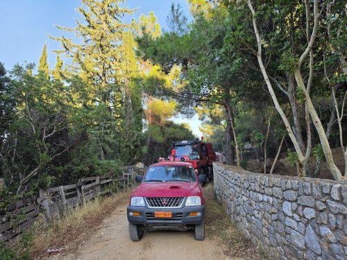 Συνεχίζεται η μάχη με τις φλόγες στην Πάρο