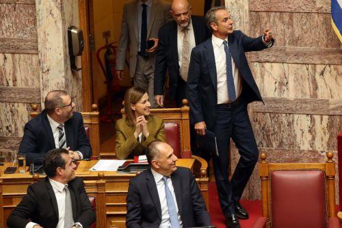 Η μείωση του δημόσιου χρέους είναι εθνικό καθήκον, λέει ο Μητσοτάκης