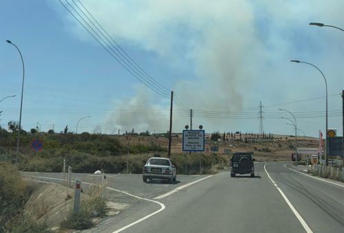 Απομακρύνονται κάτοικοι της Αγ.Άννας λόγω πυρκαγιάς στο πεδίο βολής Καλού Χωριού