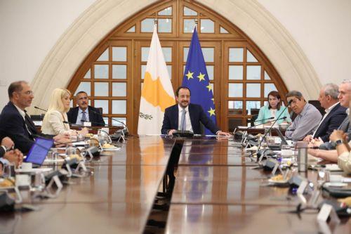 Γύρω στις δυόμιση ώρες διήρκησε η συνεδρία Εθνικού