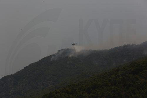 Στο Κανδήλι μεγάλη μάχη για την πυρκαγιά στη Δυτική Αττική