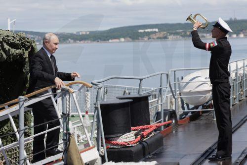 Απειλές Πούτιν για κατασχέσεις ευρωπαϊκών πλοίων ως αντίποινα σε μέτρα κατά «σκιώδη στόλου»