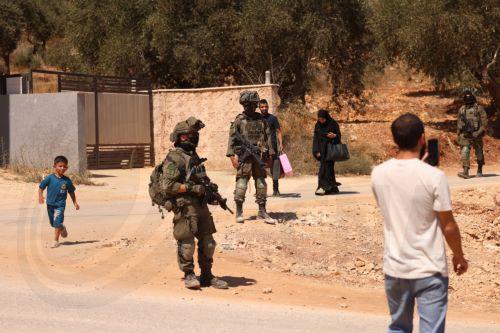 Το Ισραήλ στέλνει στρατιώτες στη Δ. Όχθη όπου σπίτια πολιορκούνται από εποίκους