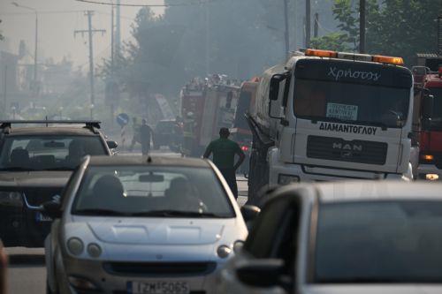 Μεγάλη πυρκαγιά μαίνεται στην Χαλκιδική, διά θαλάσσης απομάκρυνση κατοίκων, τραυματίστηκαν δύο πυροσβέστες