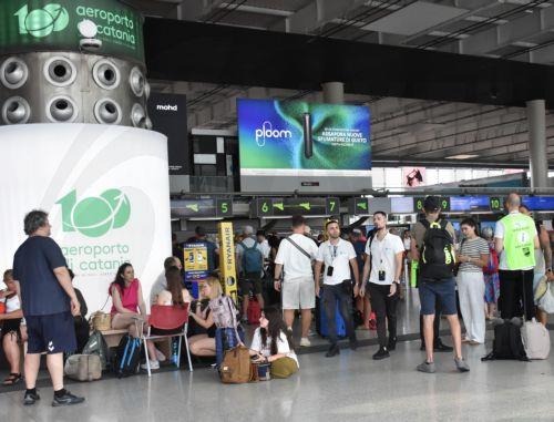 Σε αναστολή οι πτήσεις στο αεροδρόμιο της Κατάνια μέχρι αύριο