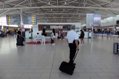 Νέες πύλες στα αεροδρόμια για έλεγχο το συντομότερο δυνατό, απαντά στη Βουλή ο Φυτιρής