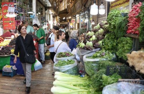 Προσπάθειες Τεχεράνης να αντιμετωπίσει οικονομικά προβλήματα από αμερικανικές κυρώσεις